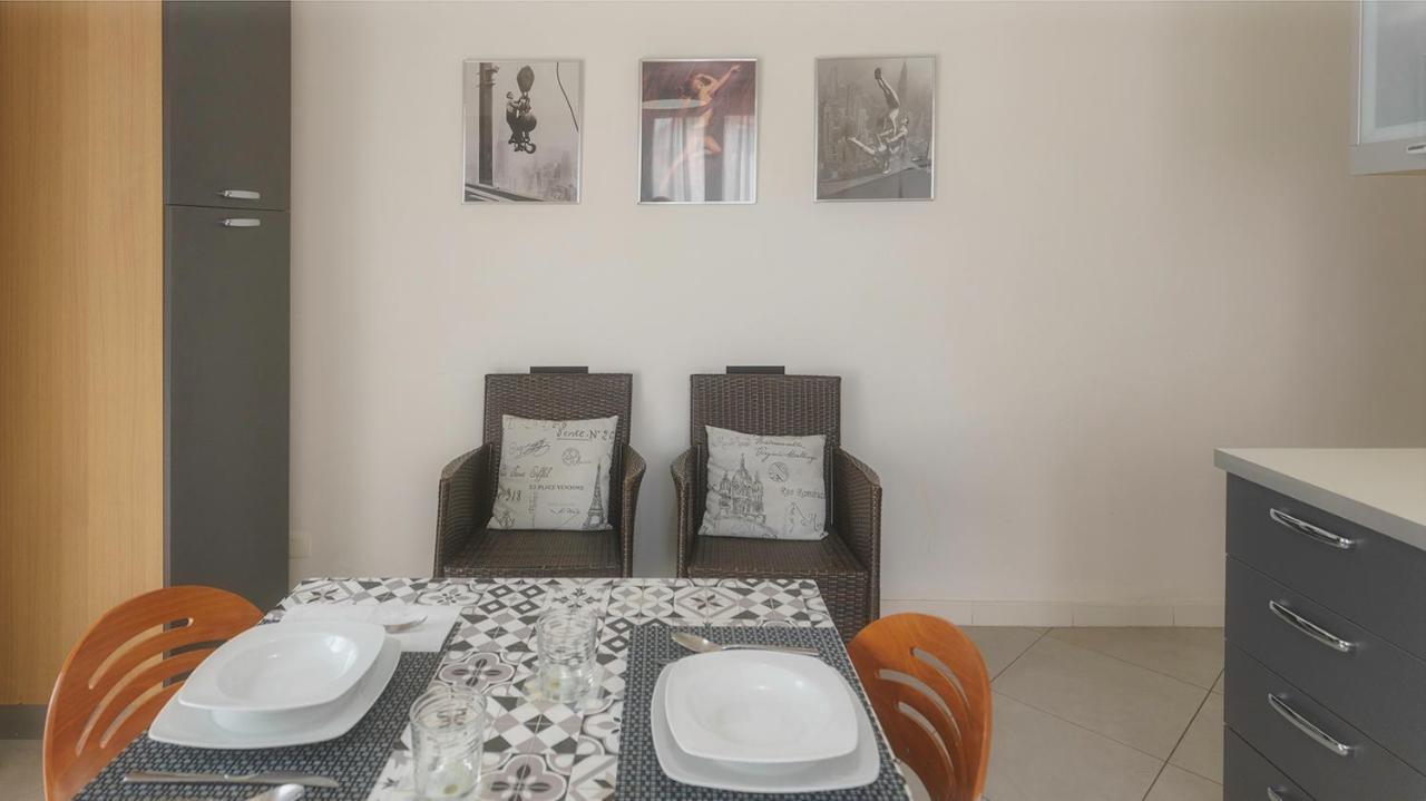 "Casa Giuliari" In Borgo Roma Vicino Policlinico Univr Fiera Lägenhet Verona Exteriör bild